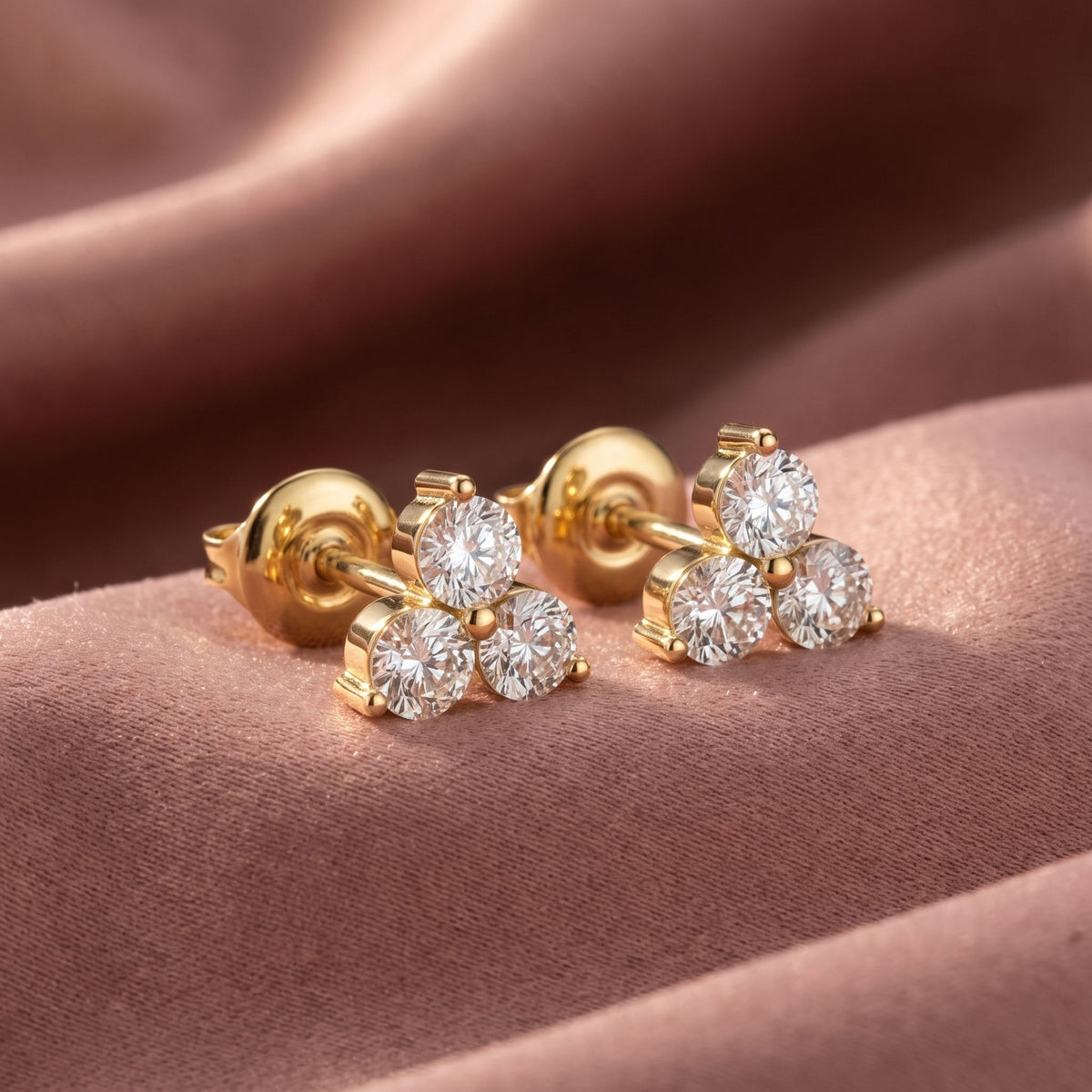 18K Cluster Round Diamond Earrings — AI cloth, in-house