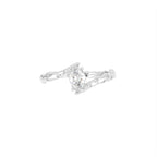 18K White Gold Solitaire Oval Diamond Ring — TOP