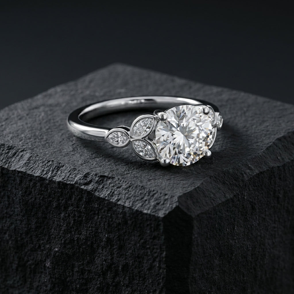 18K White Gold Round Diamond Ring