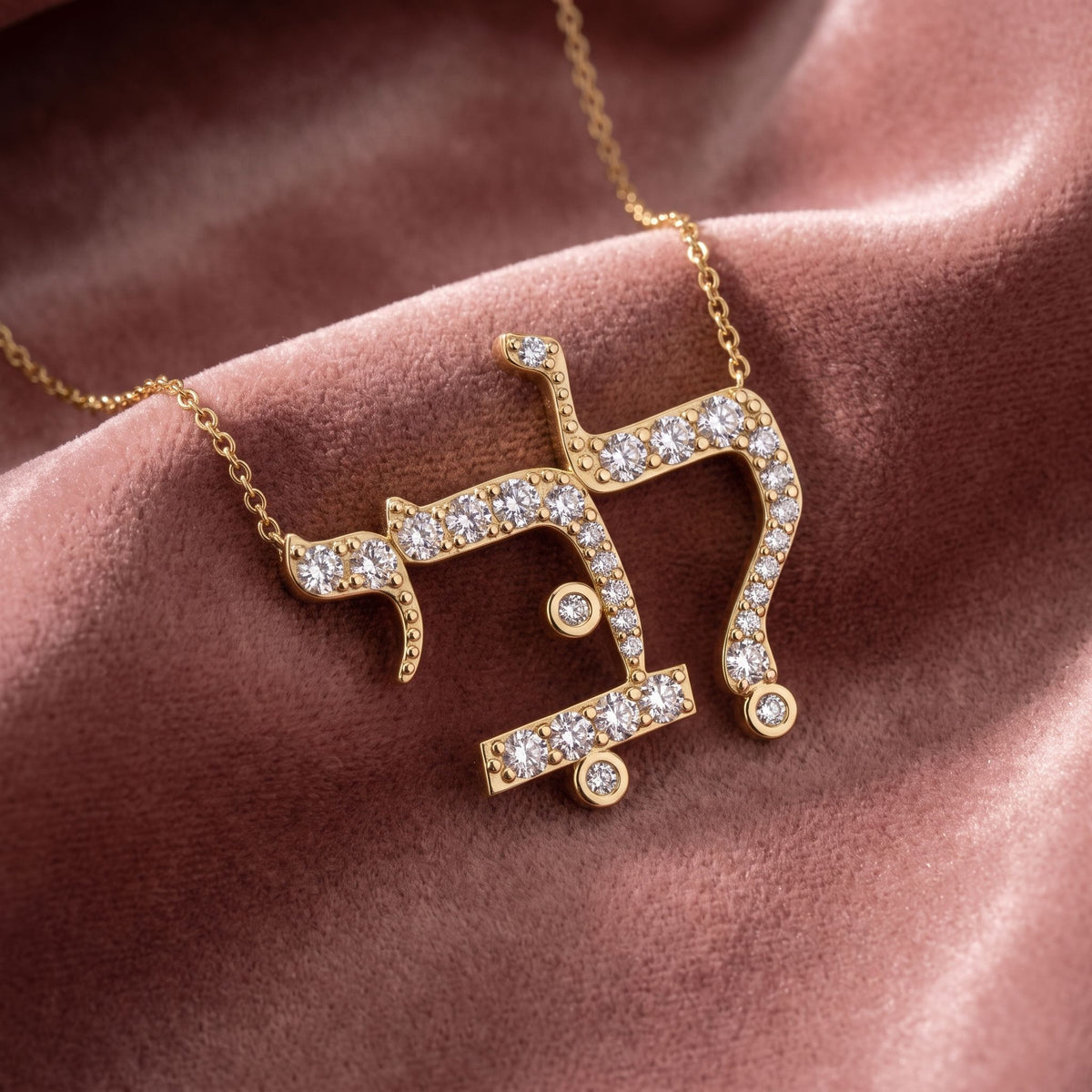 18K Hebrew Letter Round Diamond Pendant — AI cloth, in-house