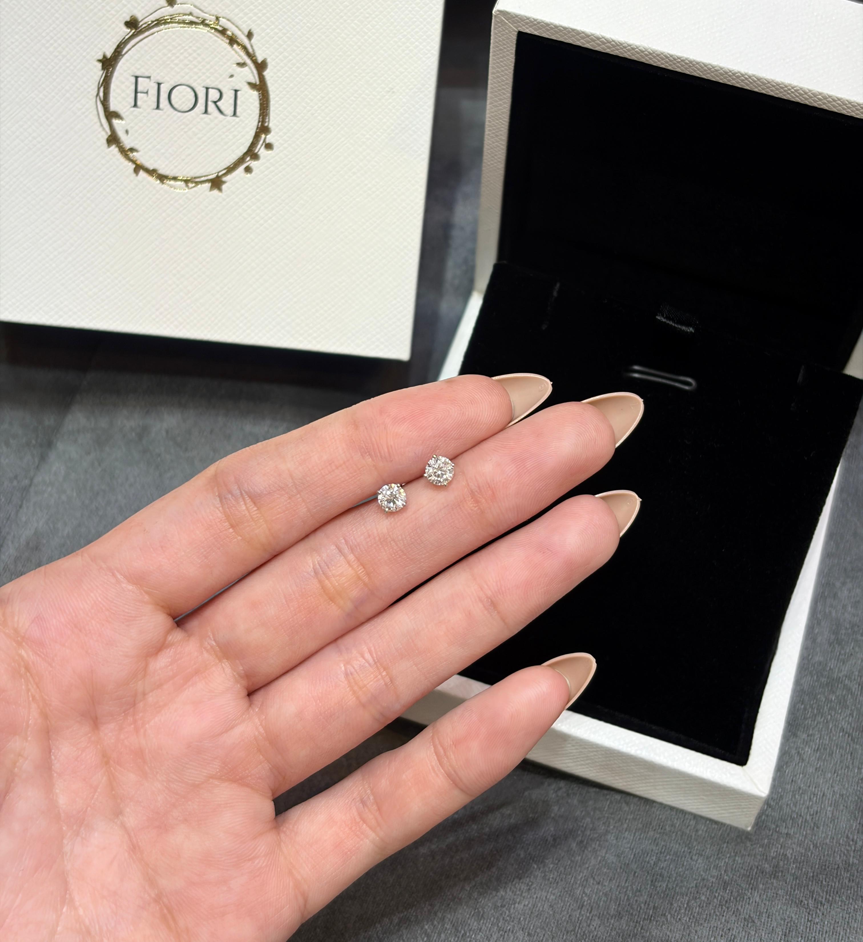 18K White Gold Round Diamond Earrings 0.61ct — IMAGE URL