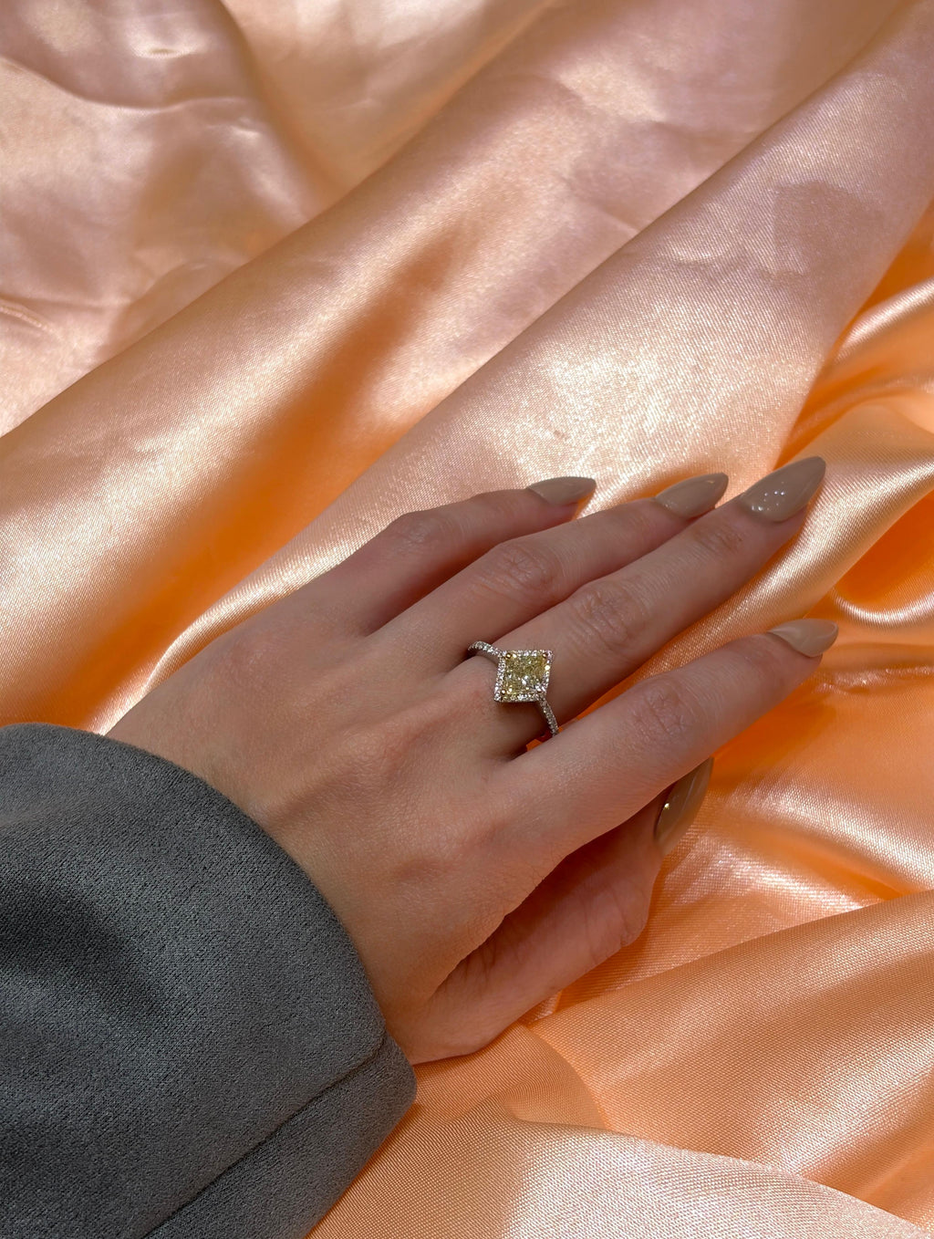 18K White & Yellow Round & Lozenge Modifies Brilliant Diamond Ring 1.89ct — IMAGE URL
