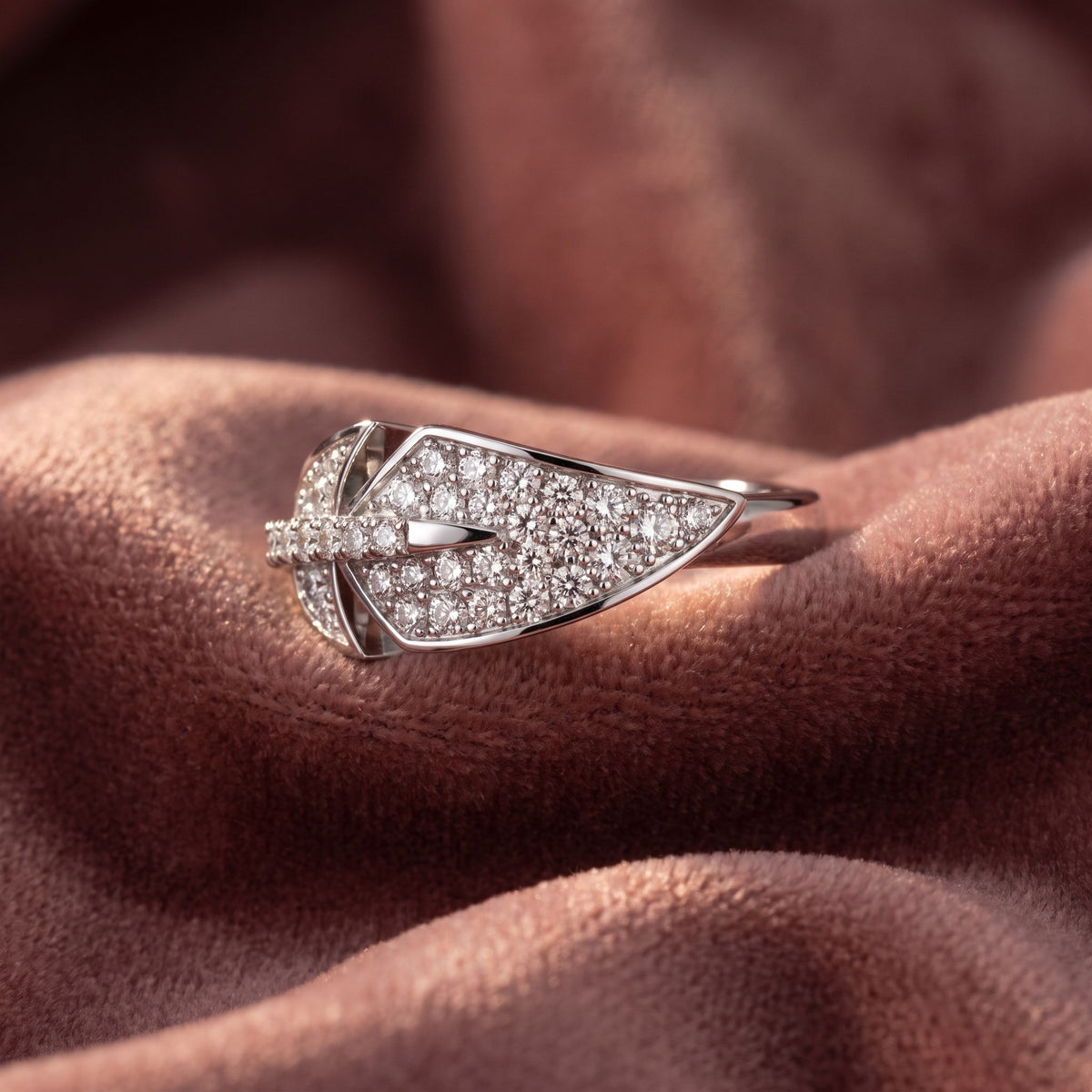 18K Bespoke Round Diamond Ring — AI cloth, in-house