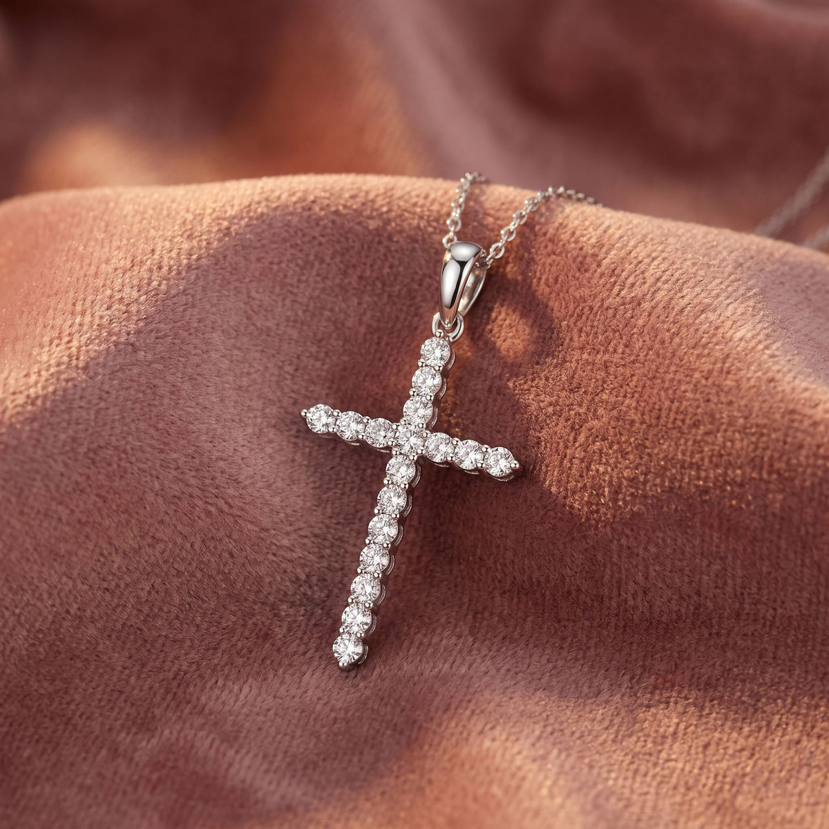 14K Anchor Chain Round Diamond Pendant — AI cloth, in-house
