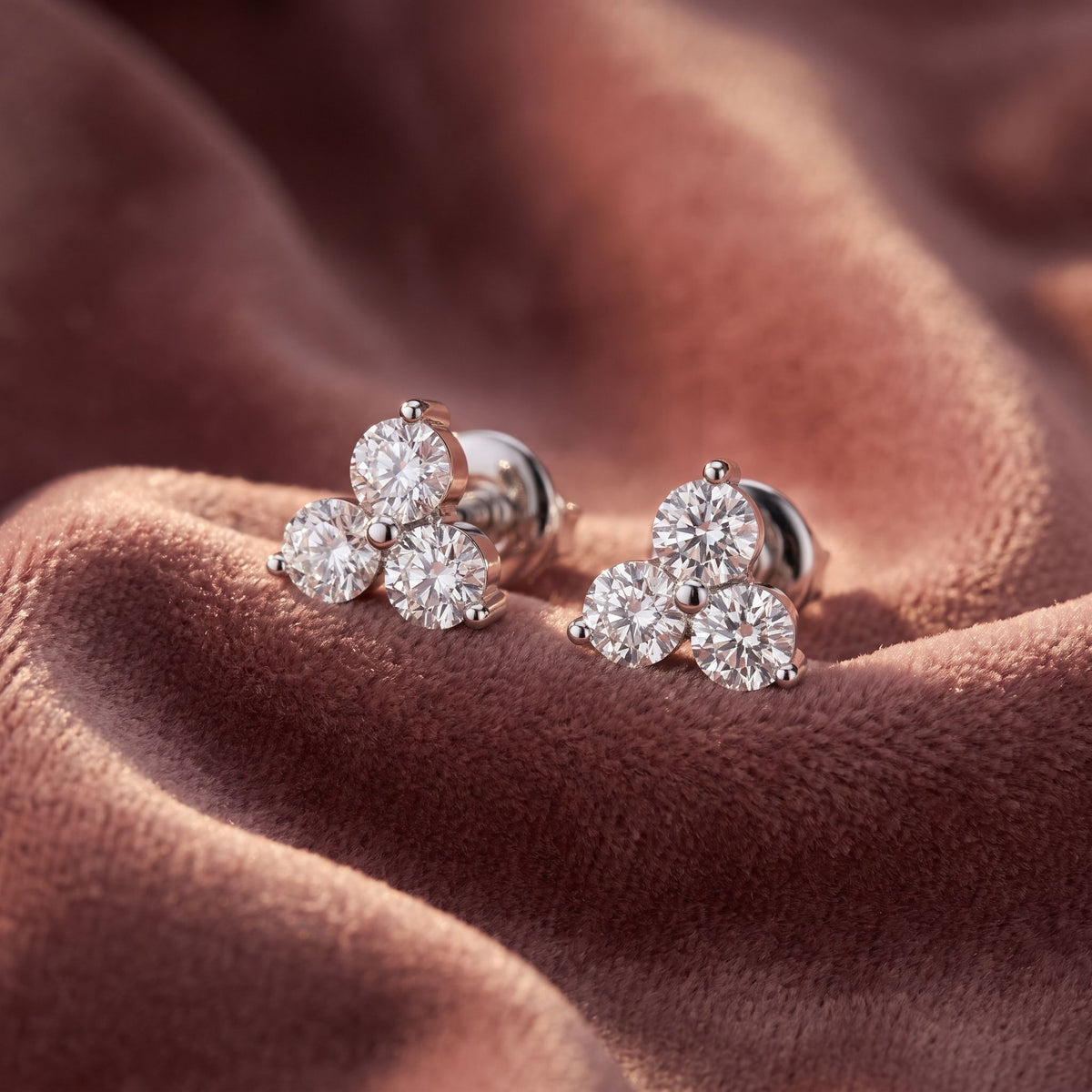 18K Cluster Round Diamond Earrings — AI cloth, in-house