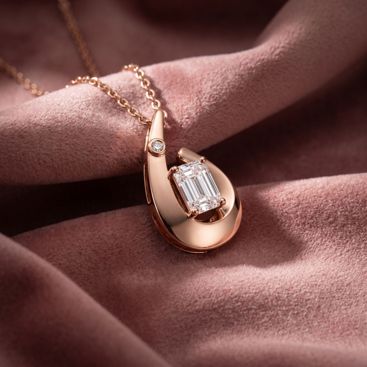 18K Bespoke Emerald Diamond Pendant — AI cloth, in-house